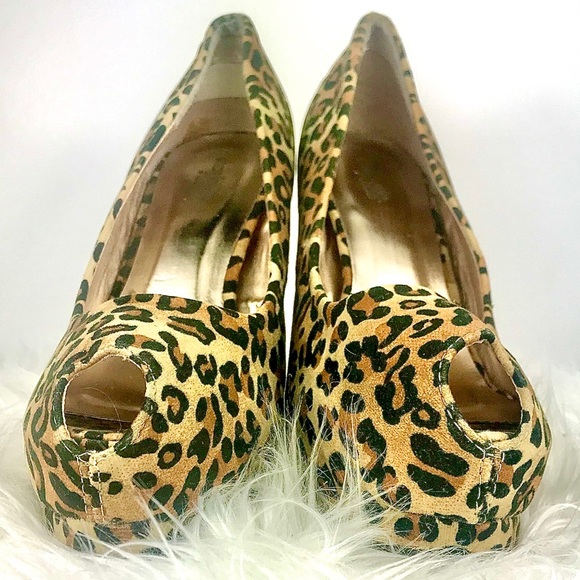 CHARLOTTE RUSSE Leopard Prints Pumps, Size 10 - Picture 4 of 7